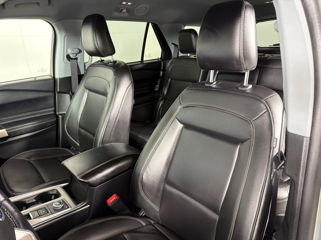 Used 2023 Ford Explorer XLT w/ Equipment Group 202A AWD/4WD image 9