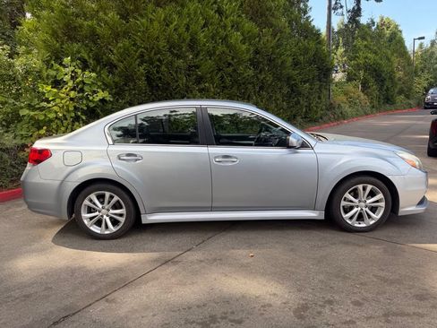 Used 2013 Subaru Legacy 2.5i Premium AWD/4WD image 2