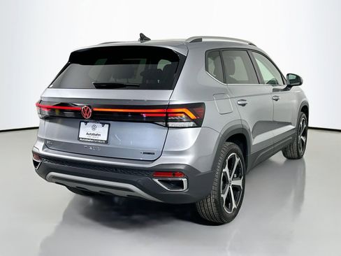 Certified 2025 Volkswagen Taos SEL image 6