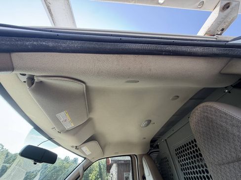 Used 2017 Chevrolet Express 2500 RWD image 33