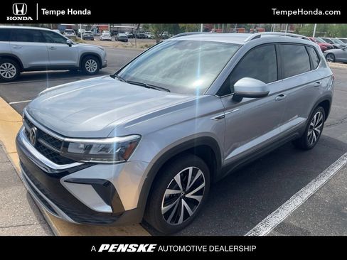 Used 2023 Volkswagen Taos SE FWD image 1