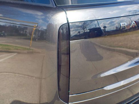 Used 2023 Land Rover Range Rover SE image 14