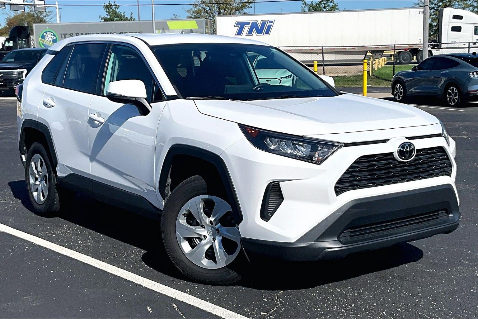 Used 2022 Toyota RAV4 LE w/ Carpet Mat Package (TMS) FWD image 36