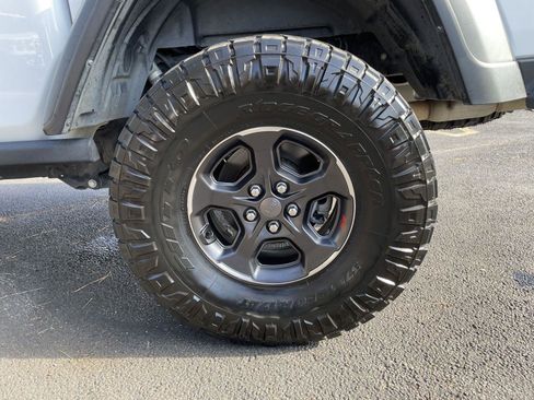 Certified 2022 Jeep Gladiator Rubicon w/ Cold Weather Group image 47