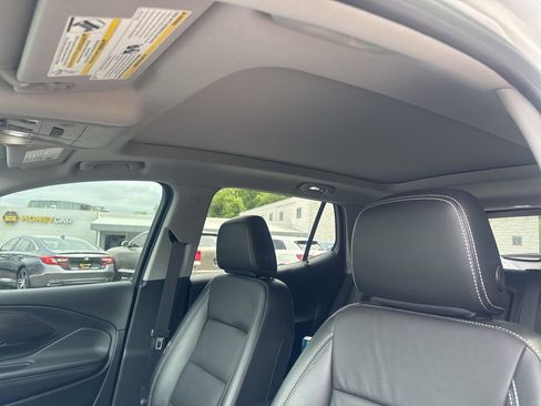 Used 2022 GMC Terrain SLT w/ Infotainment Package II AWD/4WD image 21