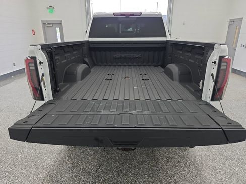 Used 2024 GMC Sierra 2500 AT4X image 21