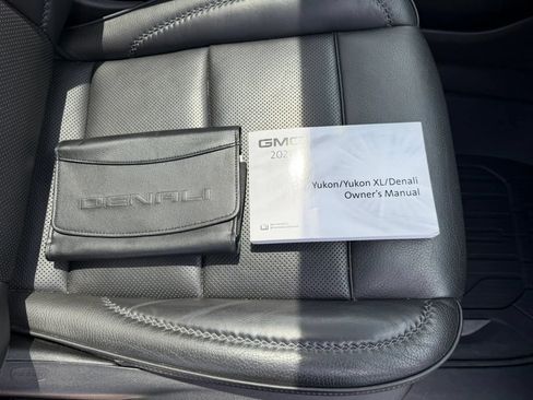 Used 2021 GMC Yukon XL Denali w/ Denali Ultimate Package AWD/4WD image 37