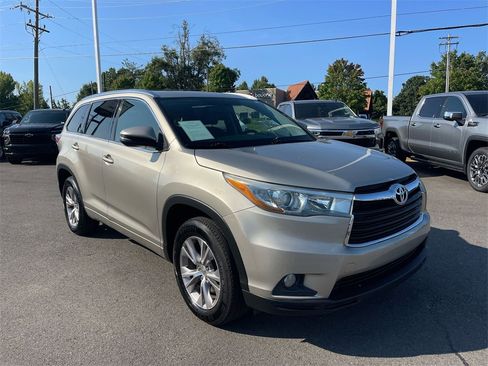 Used 2015 Toyota Highlander XLE image 7