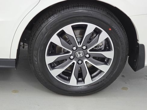 Certified 2024 Honda Odyssey EX-L image 35