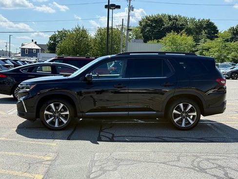 Used 2023 Honda Pilot Touring image 2