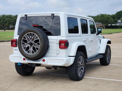 Used 2023 Jeep Wrangler Unlimited Sahara AWD/4WD image 6
