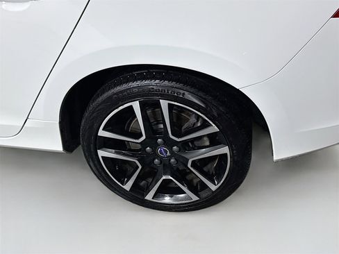 Used 2018 Volvo V60 T5 Dynamic w/ Vision Package image 24