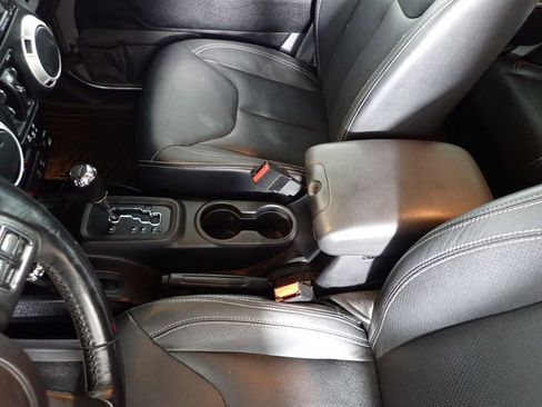 Used 2014 Jeep Wrangler Unlimited Rubicon w/ Connectivity Group image 29