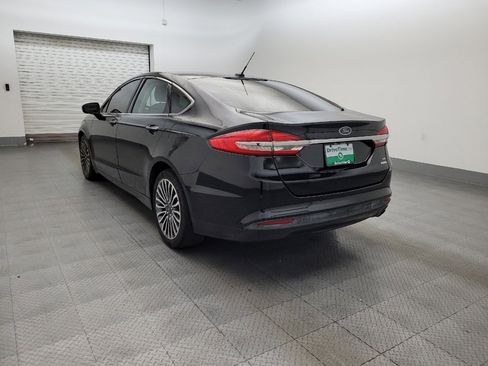 Used 2017 Ford Fusion SE w/ Fusion SE Technology Package image 5