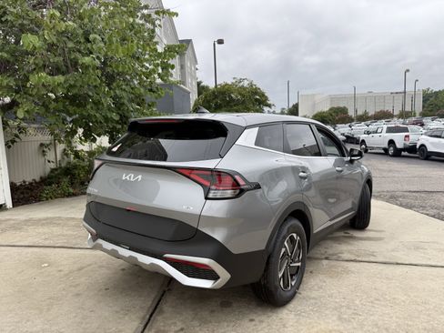 New 2025 Kia Sportage LX image 7