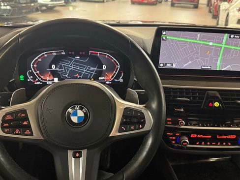 Used 2022 BMW 530i xDrive w/ M Sport Package image 34