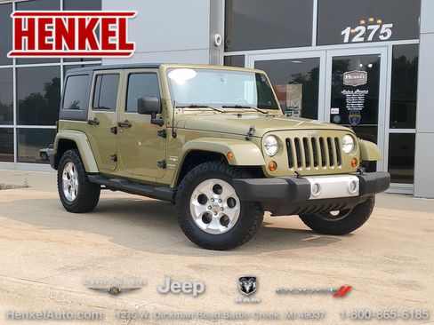 Used 2013 Jeep Wrangler Unlimited Sahara w/ Connectivity Group AWD/4WD image 1