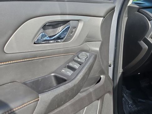 Used 2020 Chevrolet Traverse LS FWD image 17