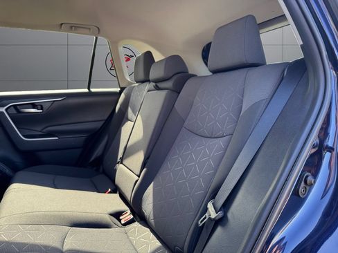 Certified 2019 Toyota RAV4 XLE w/ Convenience Package AWD/4WD image 18