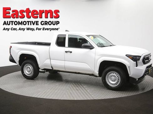 Used 2025 Toyota Tacoma 2WD Xtracab image 43