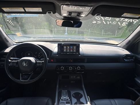 Used 2025 Honda Pilot TrailSport image 16