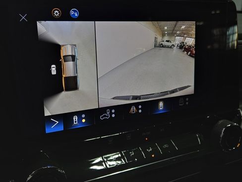 Used 2023 Chevrolet Colorado Trail Boss w/ Technology Package image 25