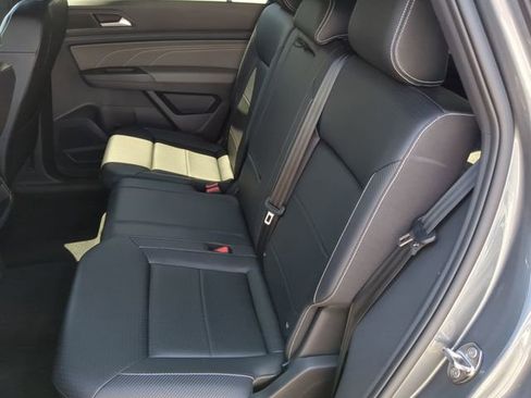 Certified 2023 Volkswagen Atlas Cross Sport SE image 17