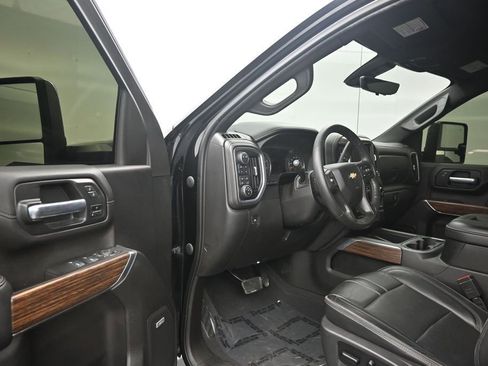 Used 2021 Chevrolet Silverado 2500 High Country w/ Z71 Off-Road Package AWD/4WD image 9