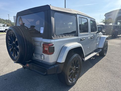 Used 2023 Jeep Wrangler Unlimited Sahara w/ Cold Weather Group AWD/4WD image 7
