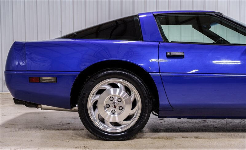 Used 1995 Chevrolet Corvette Coupe RWD image 20
