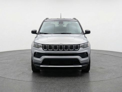 Used 2025 Jeep Compass Limited AWD/4WD image 2