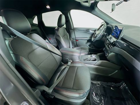 Used 2025 Ford Escape ST-Line image 25