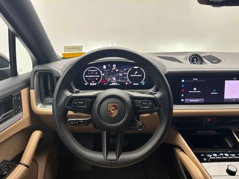 Certified 2024 Porsche Cayenne Coupe AWD/4WD image 18