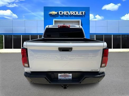 Used 2025 Chevrolet Colorado ZR2 w/ Technology Package AWD/4WD image 4