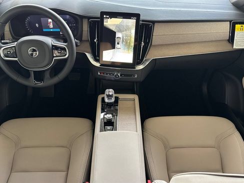 Used 2026 Volvo XC90 T8 Plus w/ Protection Package AWD/4WD image 4