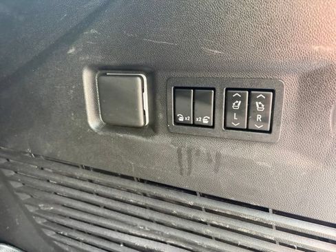 Used 2021 GMC Yukon AT4 w/ Rear Media and Nav Package AWD/4WD image 8