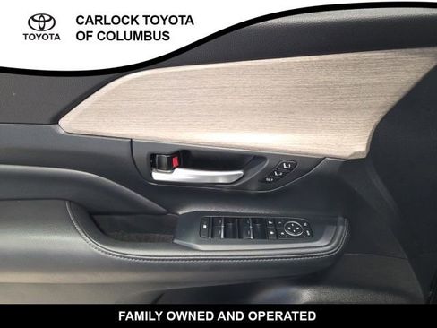 Used 2024 Toyota Grand Highlander AWD image 11