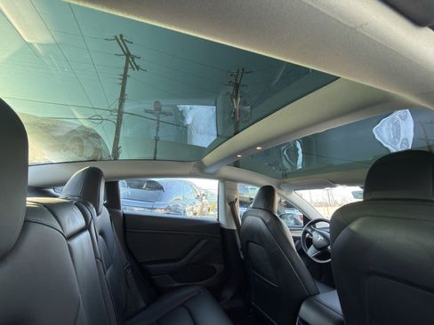 Used 2022 Tesla Model 3 Performance image 31