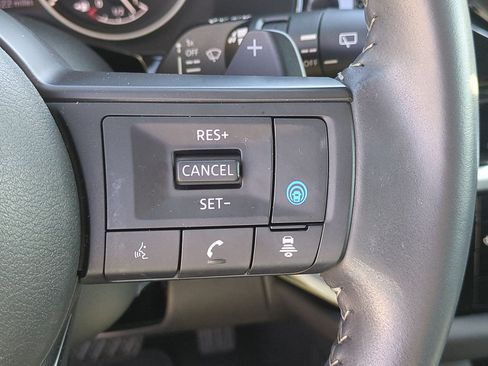 Used 2025 Nissan Pathfinder SV w/ SV Premium Package FWD image 18
