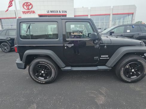 Used 2017 Jeep Wrangler Sport w/ Quick Order Package 24S AWD/4WD image 2