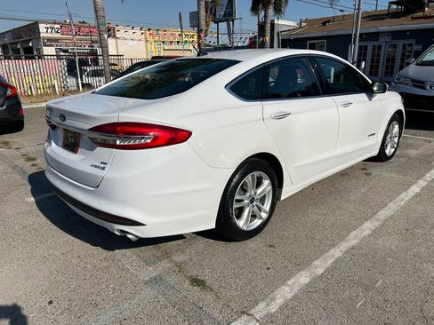Used 2018 Ford Fusion SE w/ Equipment Group 602A FWD image 5