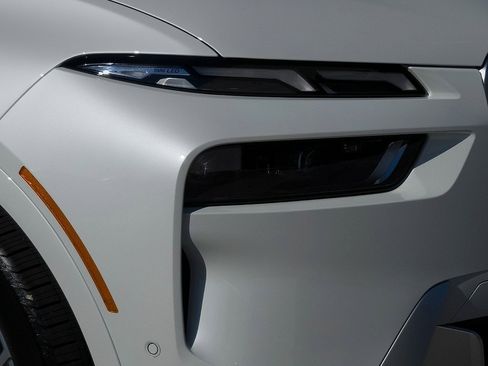 New 2026 BMW X7 xDrive40i w/ Premium Package image 8