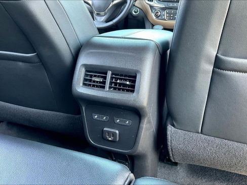 Used 2023 Chevrolet Equinox Premier image 15