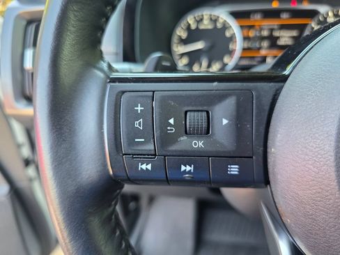 Used 2023 Nissan Pathfinder SL AWD/4WD image 24