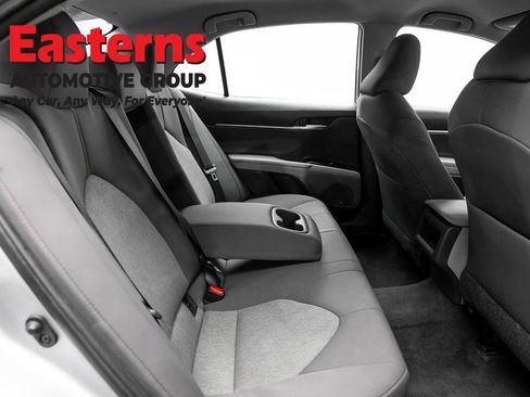 Used 2020 Toyota Camry LE FWD image 21