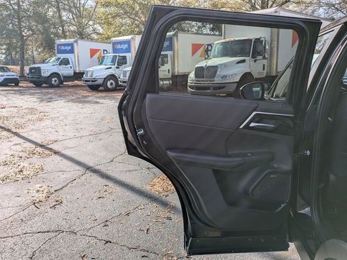 Used 2025 Mitsubishi Outlander SE image 24