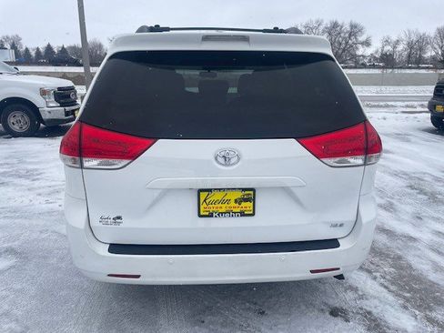 Used 2013 Toyota Sienna XLE image 8