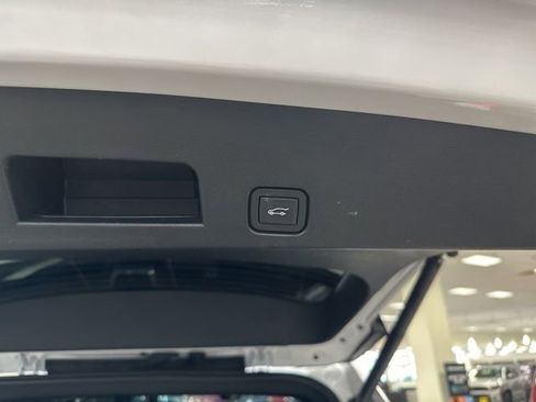 Used 2024 Chevrolet Traverse Z71 w/ Enhanced Driving Package AWD/4WD image 26