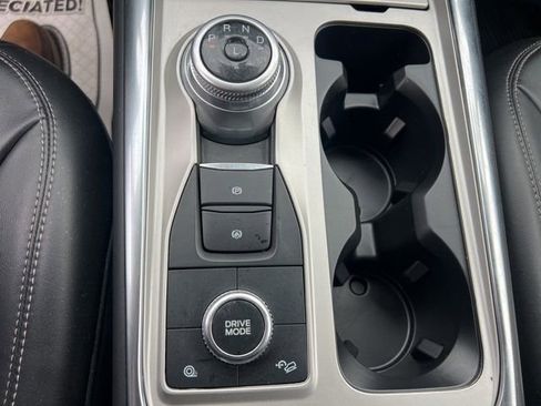 Used 2023 Ford Explorer XLT w/ Equipment Group 202A AWD/4WD image 32