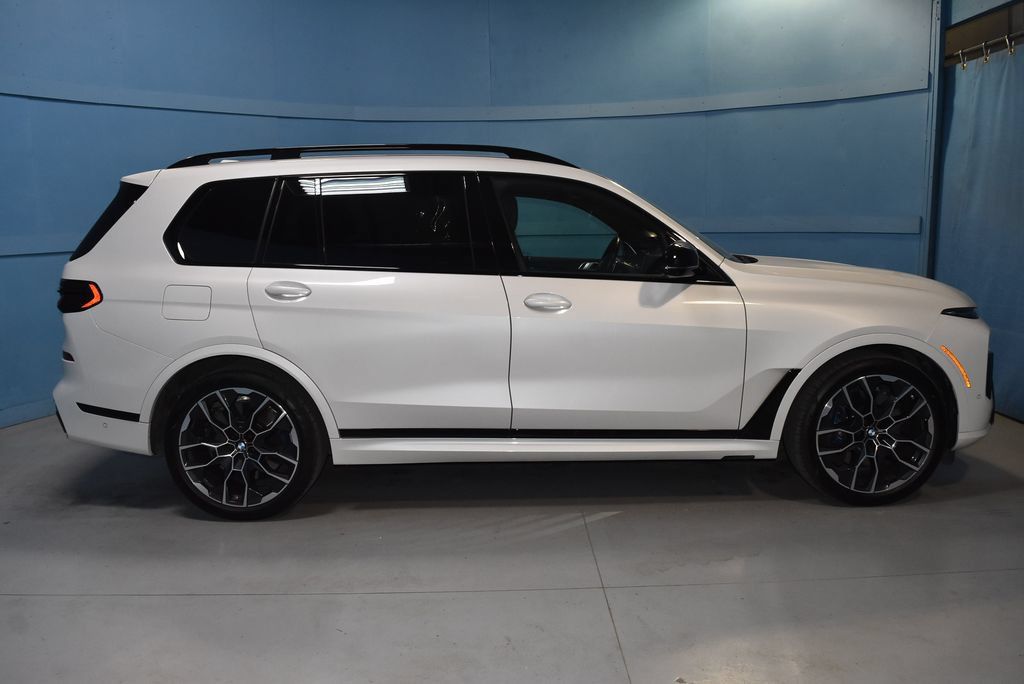 Used 2025 BMW X7 M60i AWD/4WD image 24